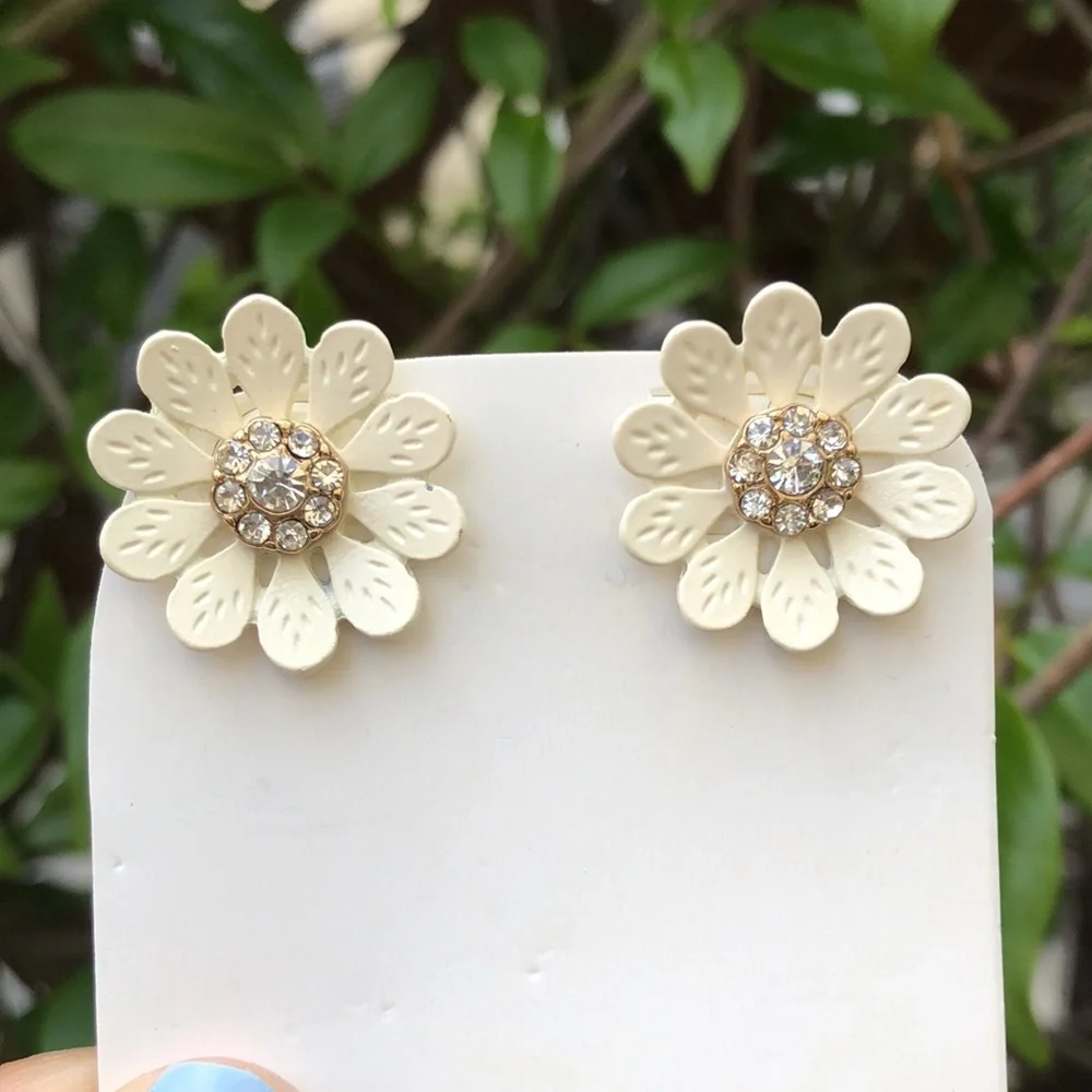 White Crystal Daisy Flower Earrings
